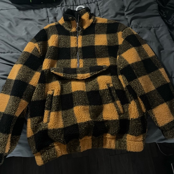 Fuzzy plaid sweater - Picture 3 of 3